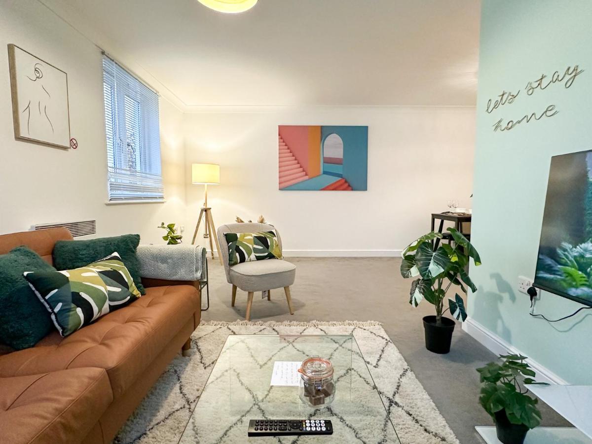 Luxury 2 Bedroom City Centre Apartment - Secure Parking - Amazing Location! Canterbury Exterior photo