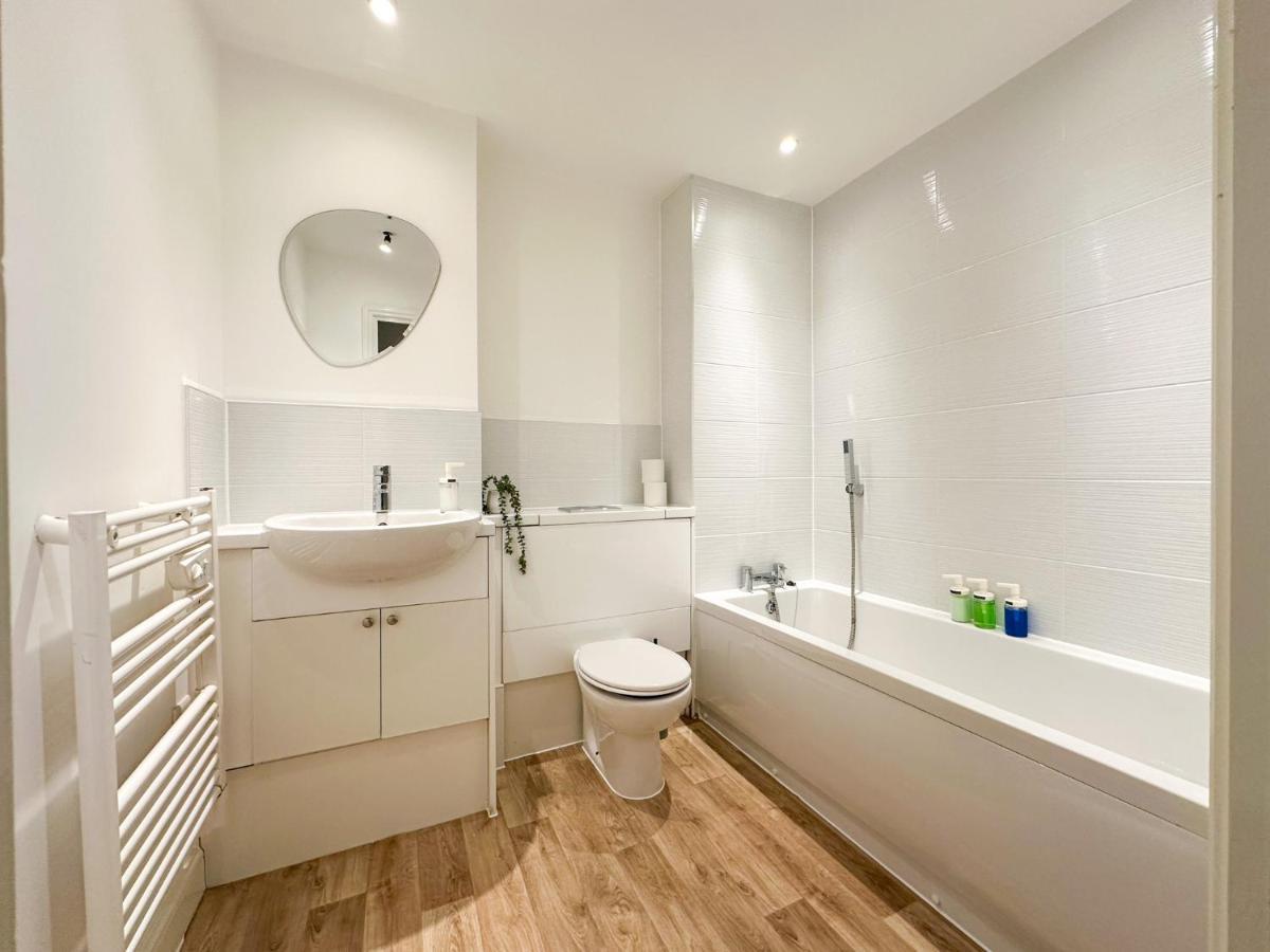 Luxury 2 Bedroom City Centre Apartment - Secure Parking - Amazing Location! Canterbury Exterior photo