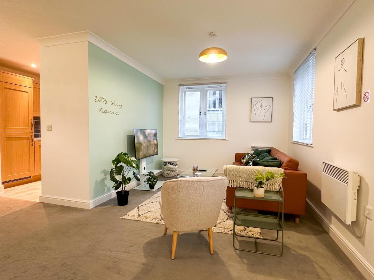 Luxury 2 Bedroom City Centre Apartment - Secure Parking - Amazing Location! Canterbury Exterior photo