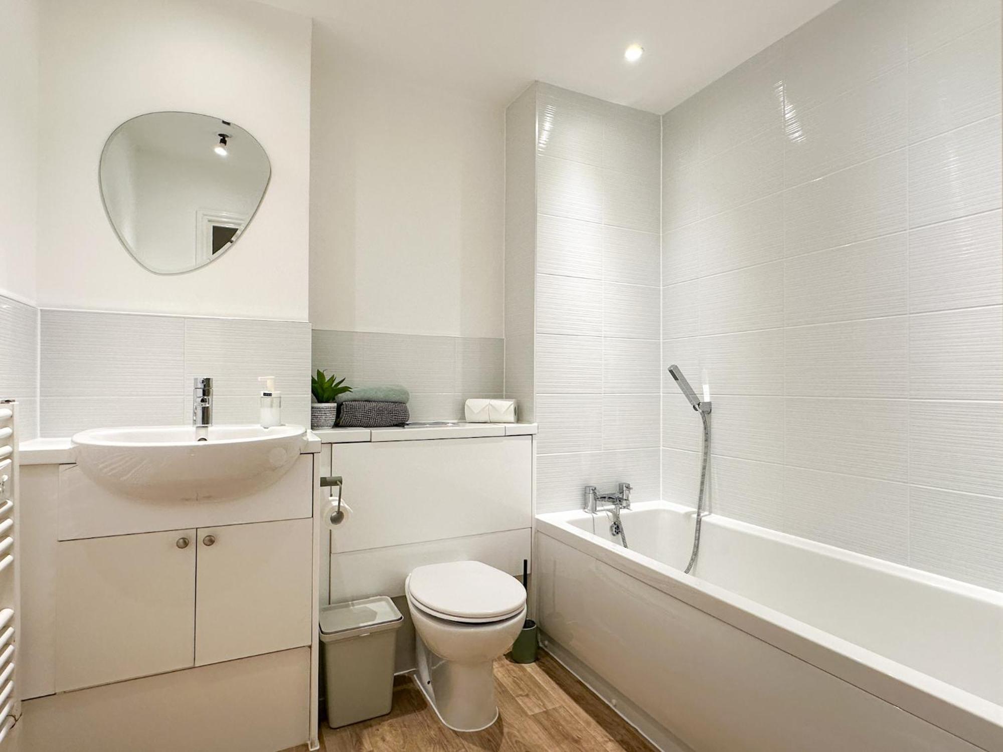 Luxury 2 Bedroom City Centre Apartment - Secure Parking - Amazing Location! Canterbury Exterior photo