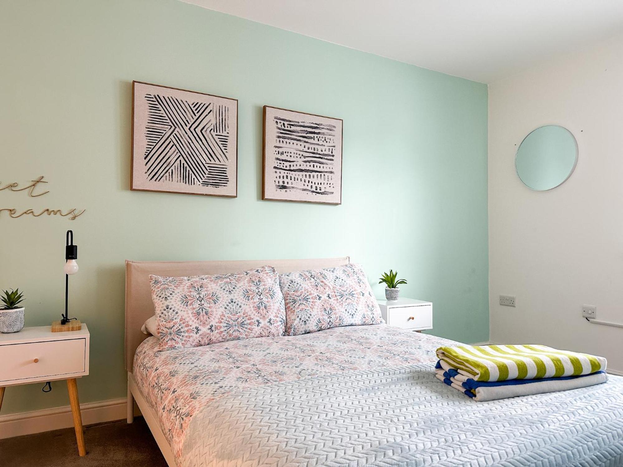 Luxury 2 Bedroom City Centre Apartment - Secure Parking - Amazing Location! Canterbury Exterior photo